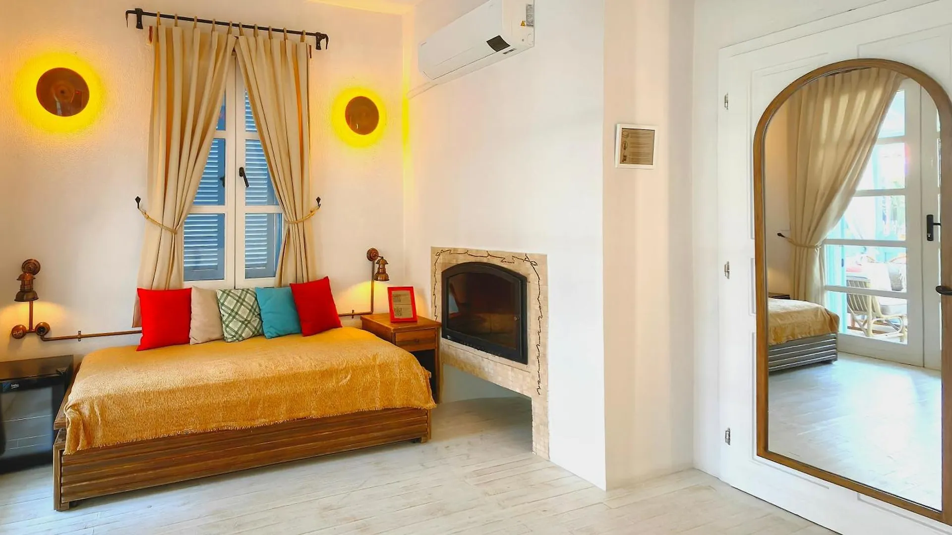 Banana Alacati Food & Stay - Adults Only