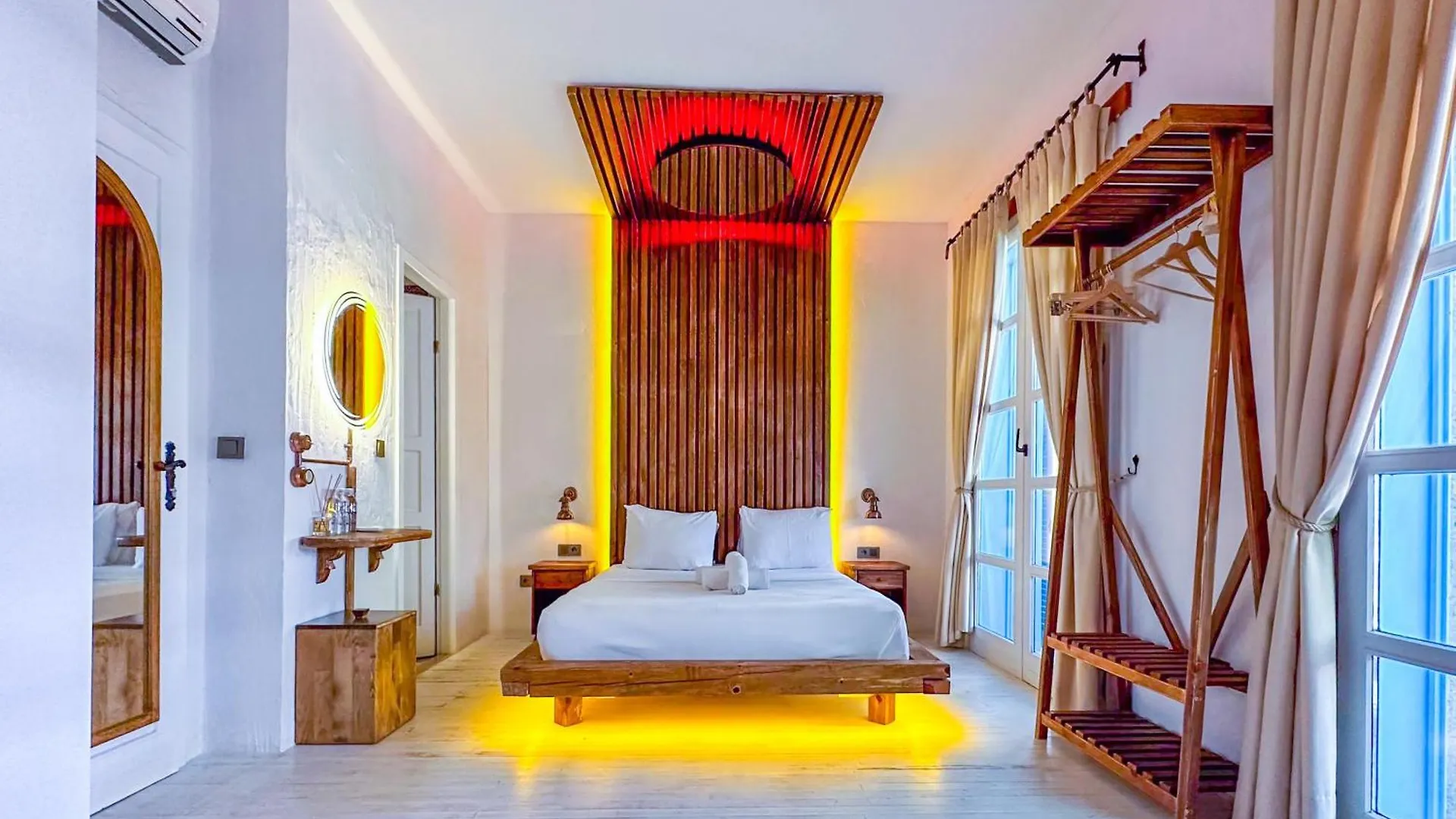 Banana Alacati Food & Stay - Adults Only
