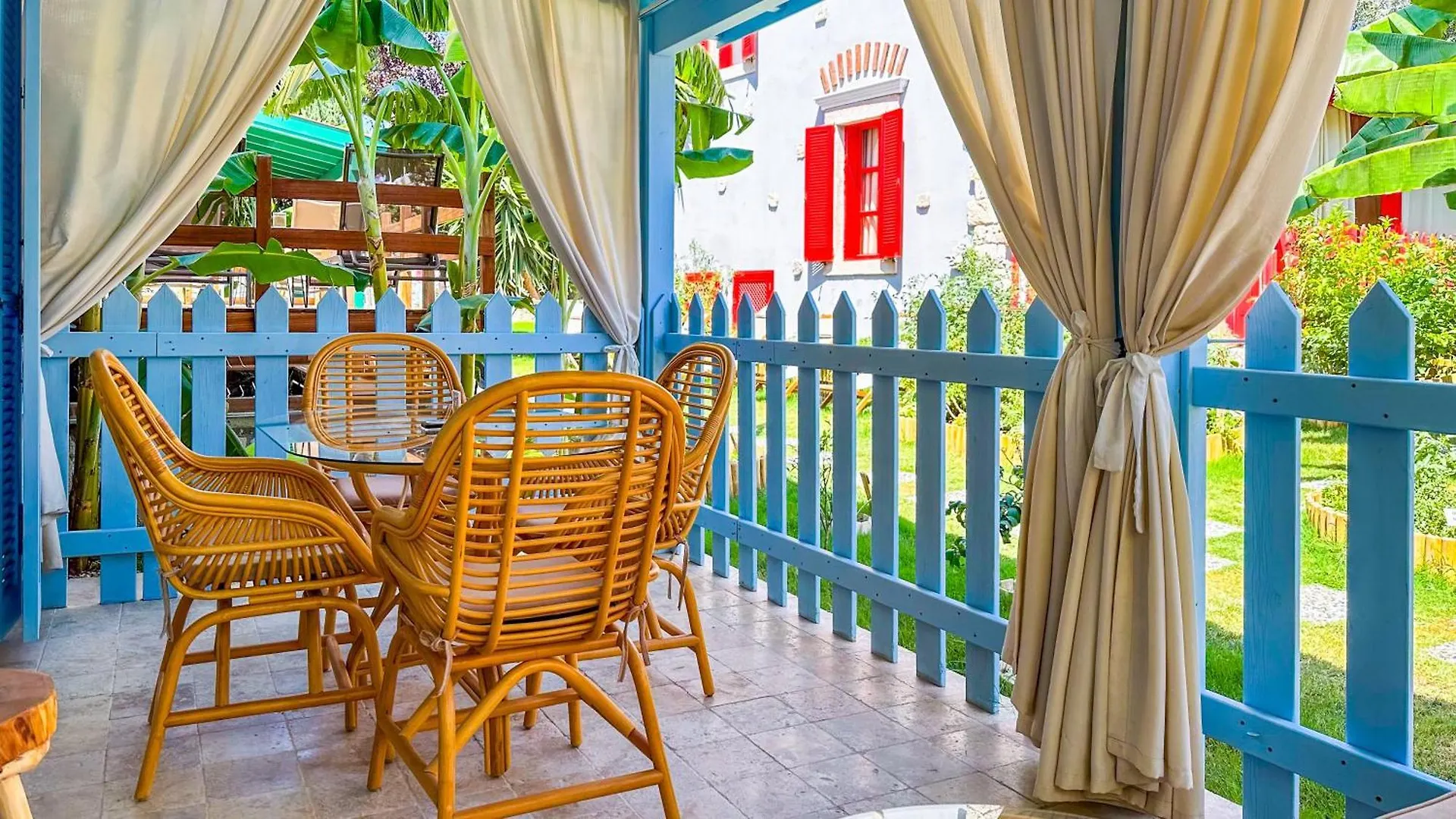 Banana Alacati Food & Stay - Adults Only Отель