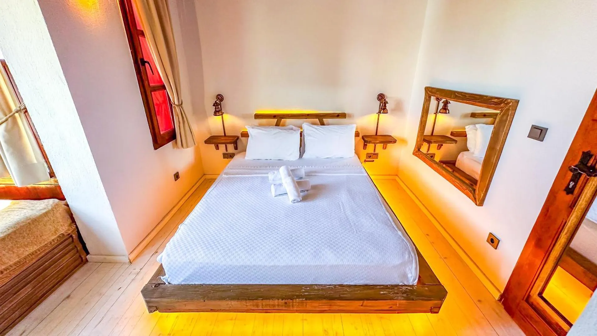 Banana Alacati Food & Stay - Adults Only